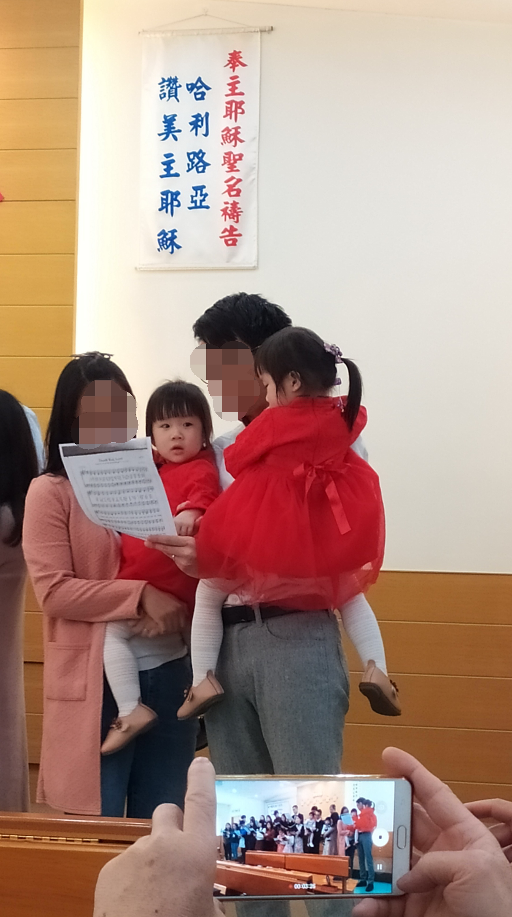 双胞胎小姐妹